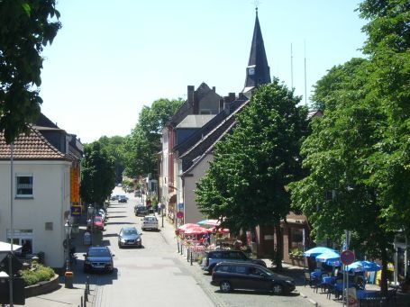 Orsoy : Blick vom Rheintor auf die Fährstraße